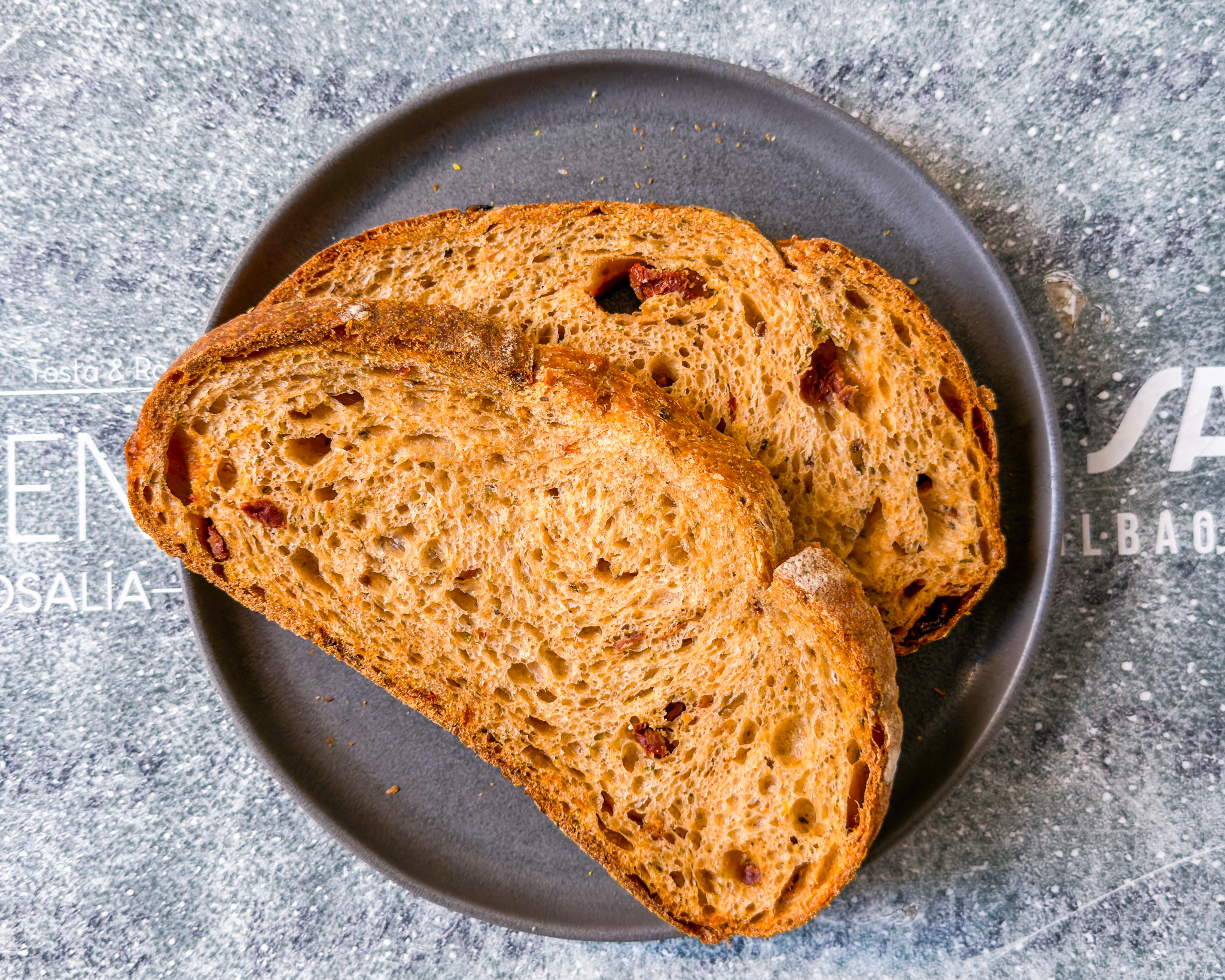 Pan tomate y orégano